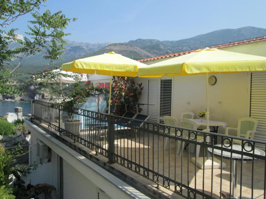 Apartments Mitrovici Milocer Sveti Stefan Phòng bức ảnh